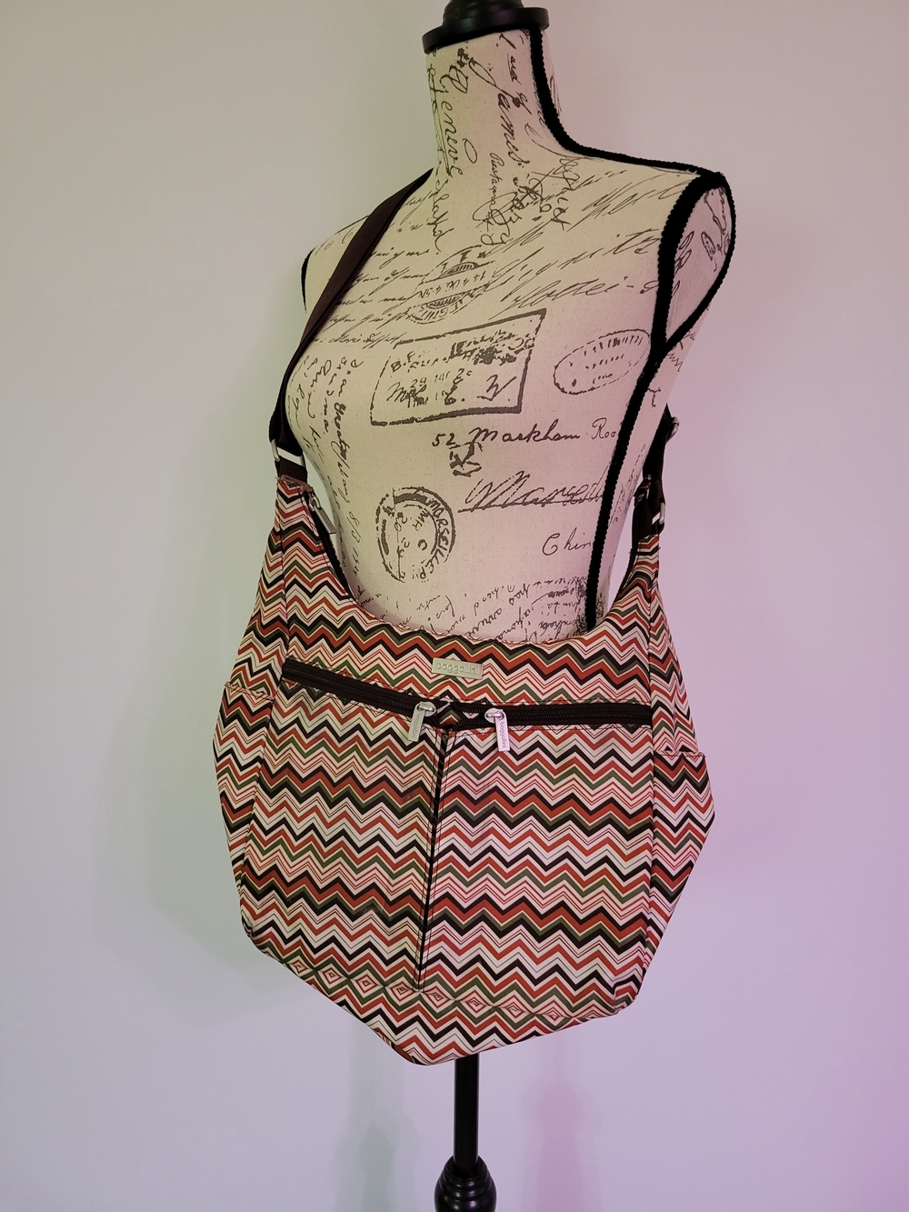 Baggallini Chevron Printed Hobo Adjustable Crossbody Bag Boho Style